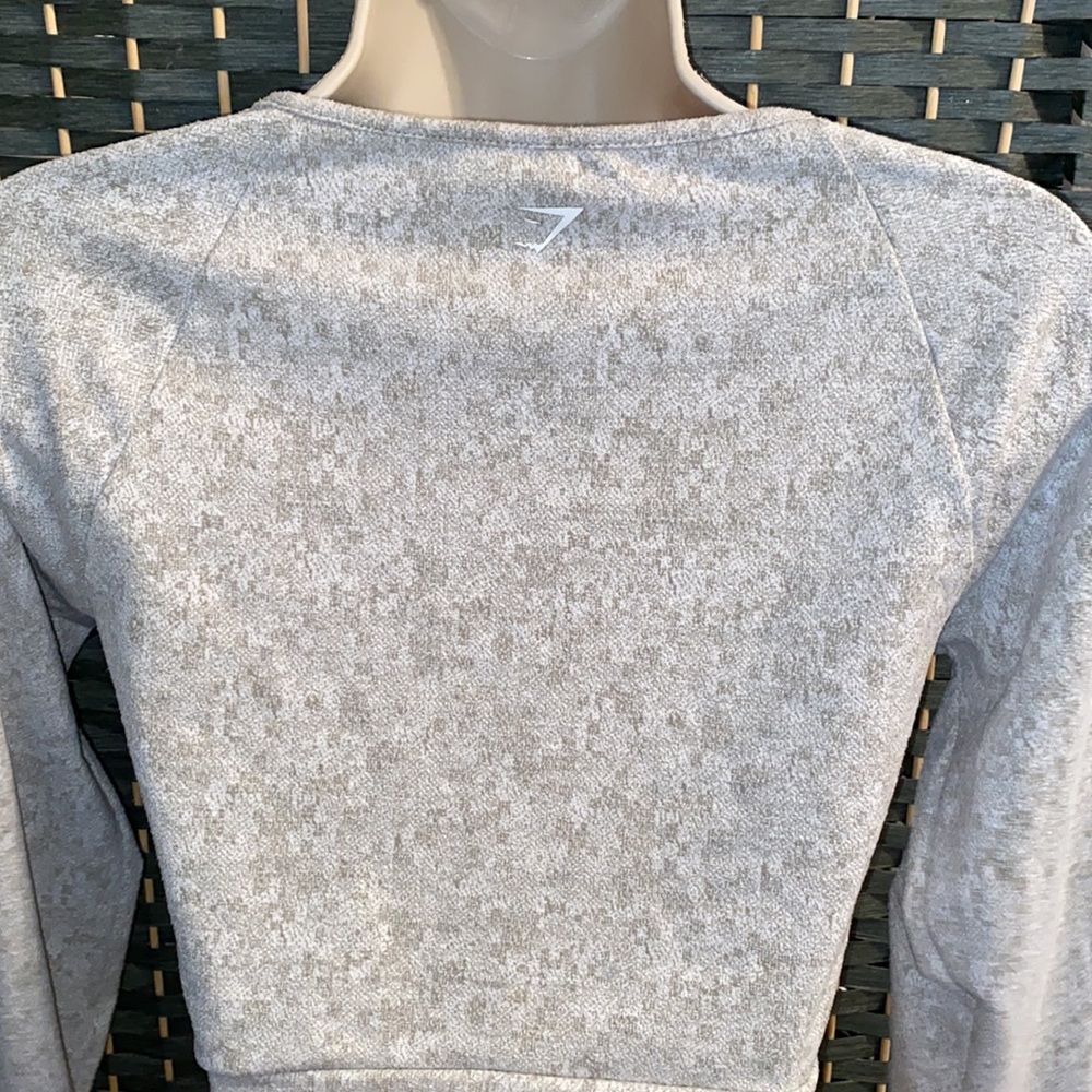 Gym Shark Knit Top with thumb holes - Picture 5 of 6